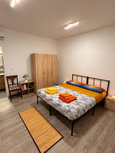 a bedroom with a bed with two towels on it at Casa Kokoro in Staranzano