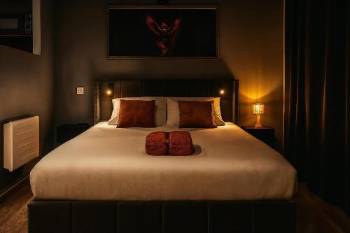 Postel nebo postele na pokoji v ubytování Suite Phoenix avec Cheminée, Terrasse et Videoprojecteur