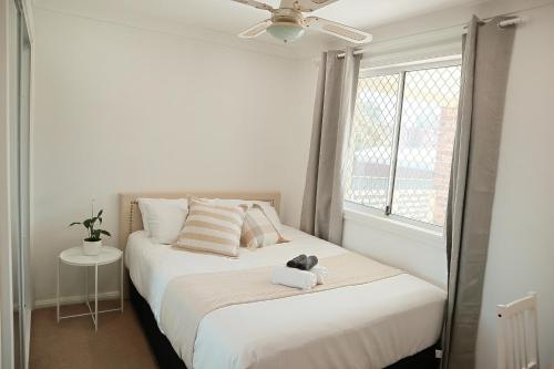Sunlit Double room with shared bathoom