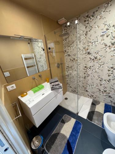 a bathroom with a sink and a shower at Vicolo Muratori 1 in Moncalieri