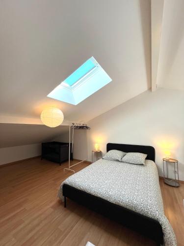 Una cama o camas en una habitación de Charmant duplex Audenge