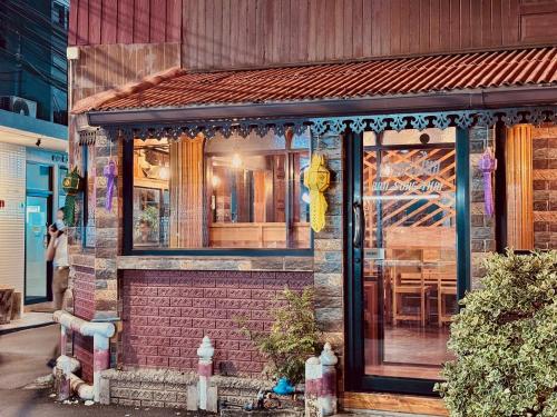 a house with a window with a table in it at Sukhum Ban Songthai in Bangkok