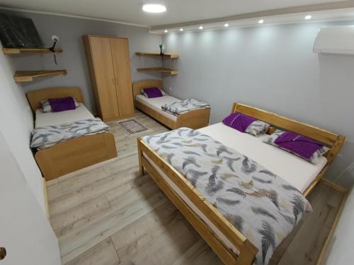 Katil atau katil-katil dalam bilik di Apartman Marina i Sobe Luka