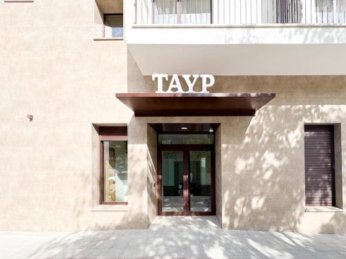 a taxi sign on the side of a building at TAYP Navalmoral in Navalmoral de la Mata