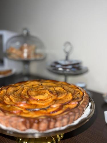 a pie sitting on top of a table at Sikelìa Bed & Breakfast in Carini