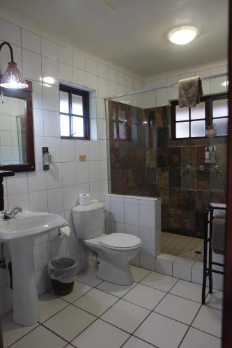 Bilik mandi di Hippo Hollow Country Estate