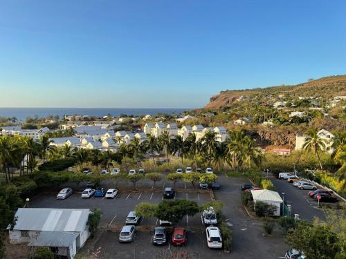 an aerial view of a parking lot with palm trees at Studio Ker Boucan à 5 min de la plage in Saint-Paul