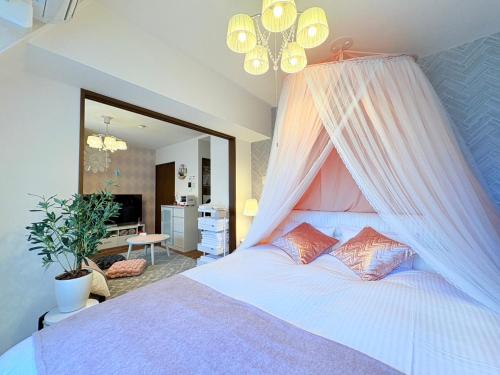 Ένα ή περισσότερα κρεβάτια σε δωμάτιο στο MY STORY Cute 605ｰ瓦町駅徒歩6分