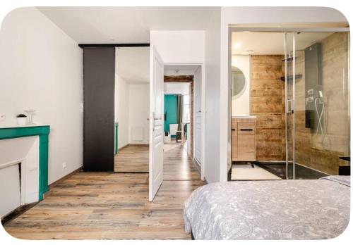 a bedroom with a bed and a walk in shower at Joli appartement neuf au centre de Rennes in Rennes