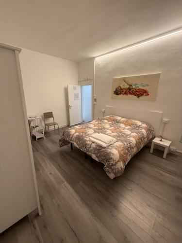 a bedroom with a large bed in a room at Il nido delle rondini in Comacchio