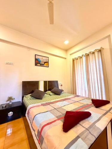 Ένα ή περισσότερα κρεβάτια σε δωμάτιο στο Kingstone Villa - The Dream Stays ll pvt pool ll 2AcRooms