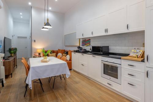 Central and Luxury apartment big capacity in Madrid