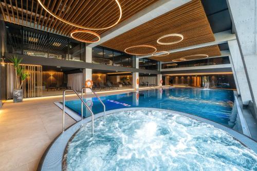 Swimmingpoolen hos eller tæt på Hotel META Resort & Vine SPA
