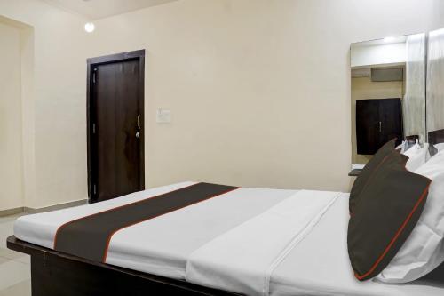 a bedroom with a large white bed in a room at Hotel O Parinda Lodging in Chinchwad