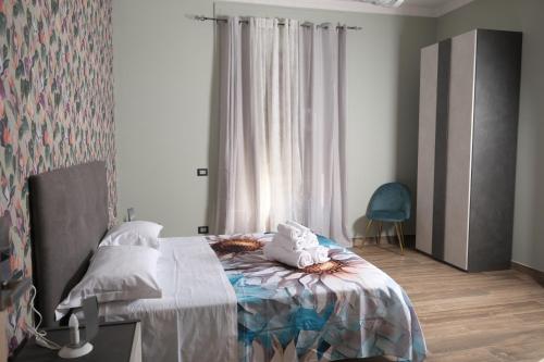 Una cama o camas en una habitación de I Gemelli Suites