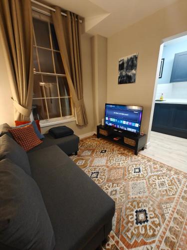 Victoria's Bright Georgian Apartment photo 21