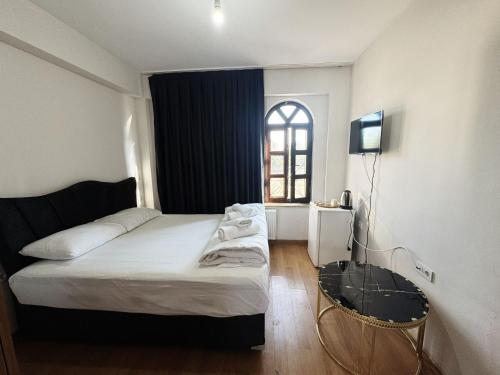 Ένα ή περισσότερα κρεβάτια σε δωμάτιο στο Noen hotel