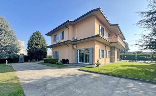 Το κτήριο όπου στεγάζεται  το διαμέρισμα