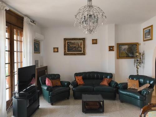 Posezení v ubytování Attico Lux - trilocale elegante Metropolitana Blu