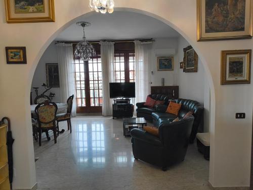 Posezení v ubytování Attico Lux - trilocale elegante Metropolitana Blu