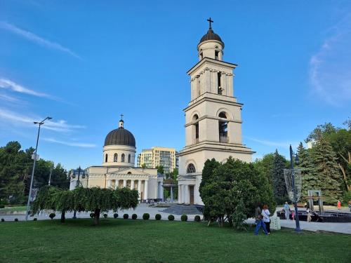 Gallery image of Apartament în centrul Chișinăului, cu curte verde și liniștită! in Chişinău