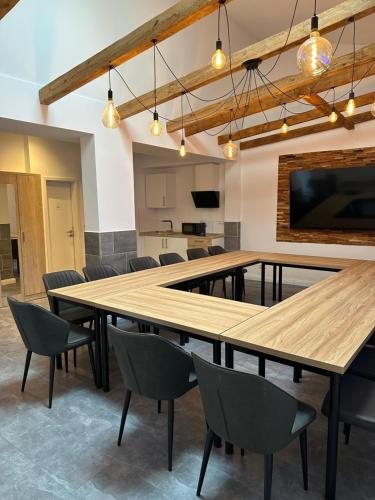 a large conference room with wooden tables and chairs at Hotel Dias in Pinneberg