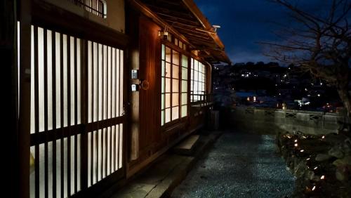 a building with windows with a view of a city at ペットok 古民家ふるさと真鶴 in Manazuru