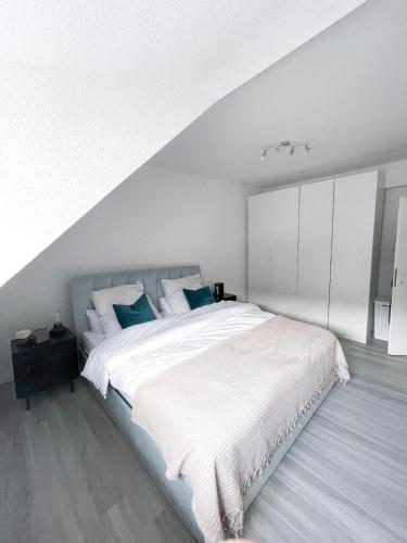 Foto Stylish & comfortable 2-bedroom apartment in the heart of Cologne 2