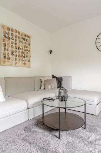 Foto Stylish & comfortable 2-bedroom apartment in the heart of Cologne 1
