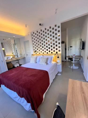 Una cama o camas en una habitación de Charming loft in Catete with cinema! 3 minutes from the subway!