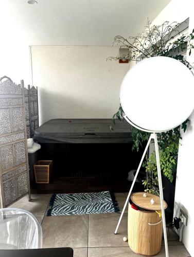 Urban Oasis - Two-Room Apartment!