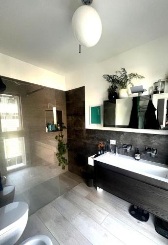 Urban Oasis - Two-Room Apartment!