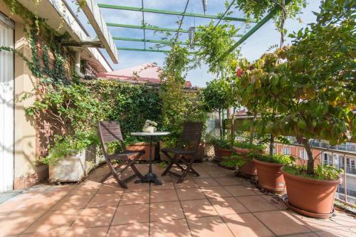 Aed väljaspool majutusasutust Pronto Soccorso per Globe Trotter, vista sulle Alpi, aria condizionata, bagno condiviso