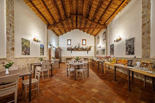 a large room with tables and chairs in a building at Agriturismo Vultaggio in Guarrato