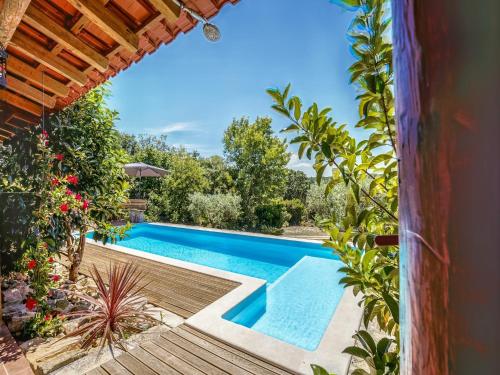 an image of a swimming pool in a villa at Carcavelos Villa with Pool in Carcavelos