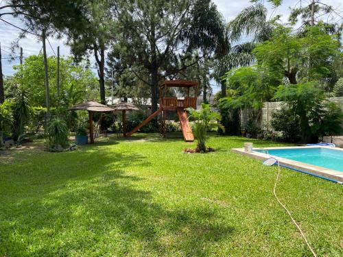 Bazén v ubytování Casaquinta en Corrientes con Pileta nebo v jeho okolí