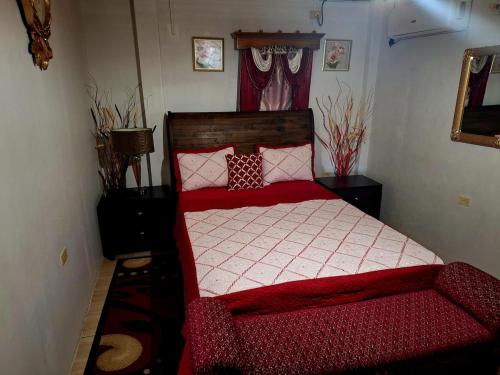 Ένα ή περισσότερα κρεβάτια σε δωμάτιο στο Ruths Guest House Private 1 Bedroom Home