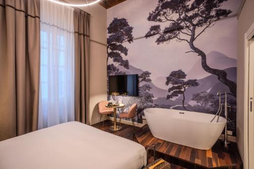 a bedroom with a bed and a bath tub at La Maison de Ville & Suite in Piacenza