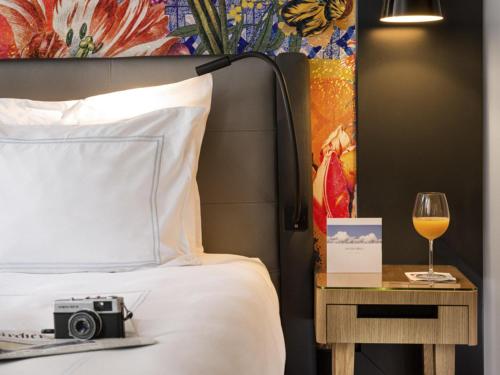 Giường trong phòng chung tại Swissôtel Amsterdam