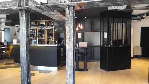 ibis Styles Dinan Centre Villeにあるラウンジまたはバー