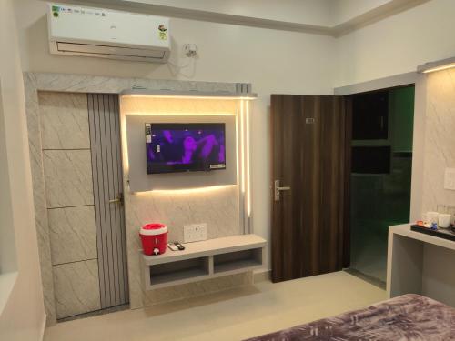Bilik mandi di Hotel RN Residency - Near Prem Mandir Vrindavan