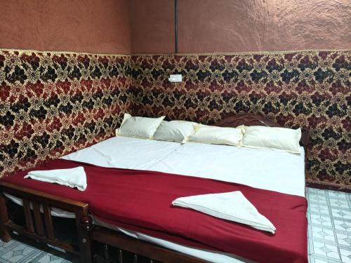 Ένα ή περισσότερα κρεβάτια σε δωμάτιο στο Kanthalloor Mud & Mist Homestay