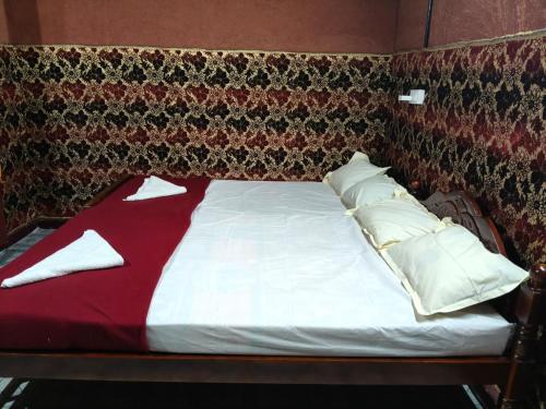 Ένα ή περισσότερα κρεβάτια σε δωμάτιο στο Kanthalloor Mud & Mist Homestay