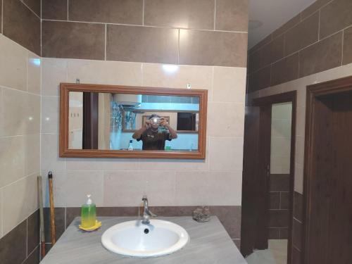 Ένα μπάνιο στο Petra Bed Hostel