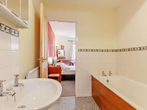 O baie la 3 Bed in Machynlleth 93080