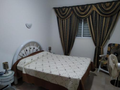 Ένα ή περισσότερα κρεβάτια σε δωμάτιο στο Apartamento T3 em Alto Miramar