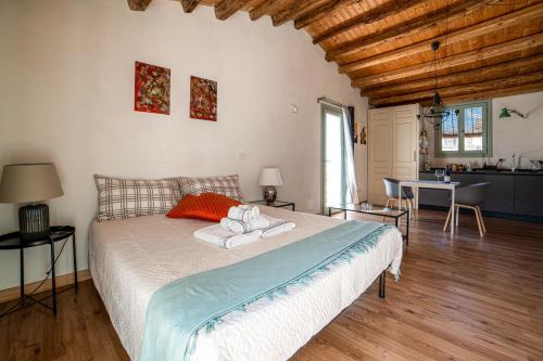 a bedroom with a bed with two towels on it at Loft con terrazzo sulla Scala in Caltagirone