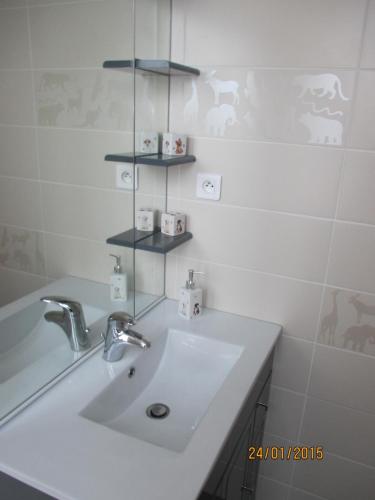 a white bathroom with a sink and a mirror at Bord Charente face Pôle Magelis - T2b Triplex in Angoulême