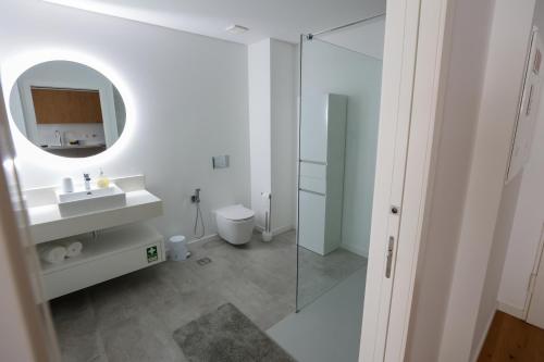 Luxury LeilaMar Apartment - Modern Retreat
