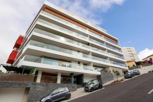 Luxury LeilaMar Apartment - Modern Retreat